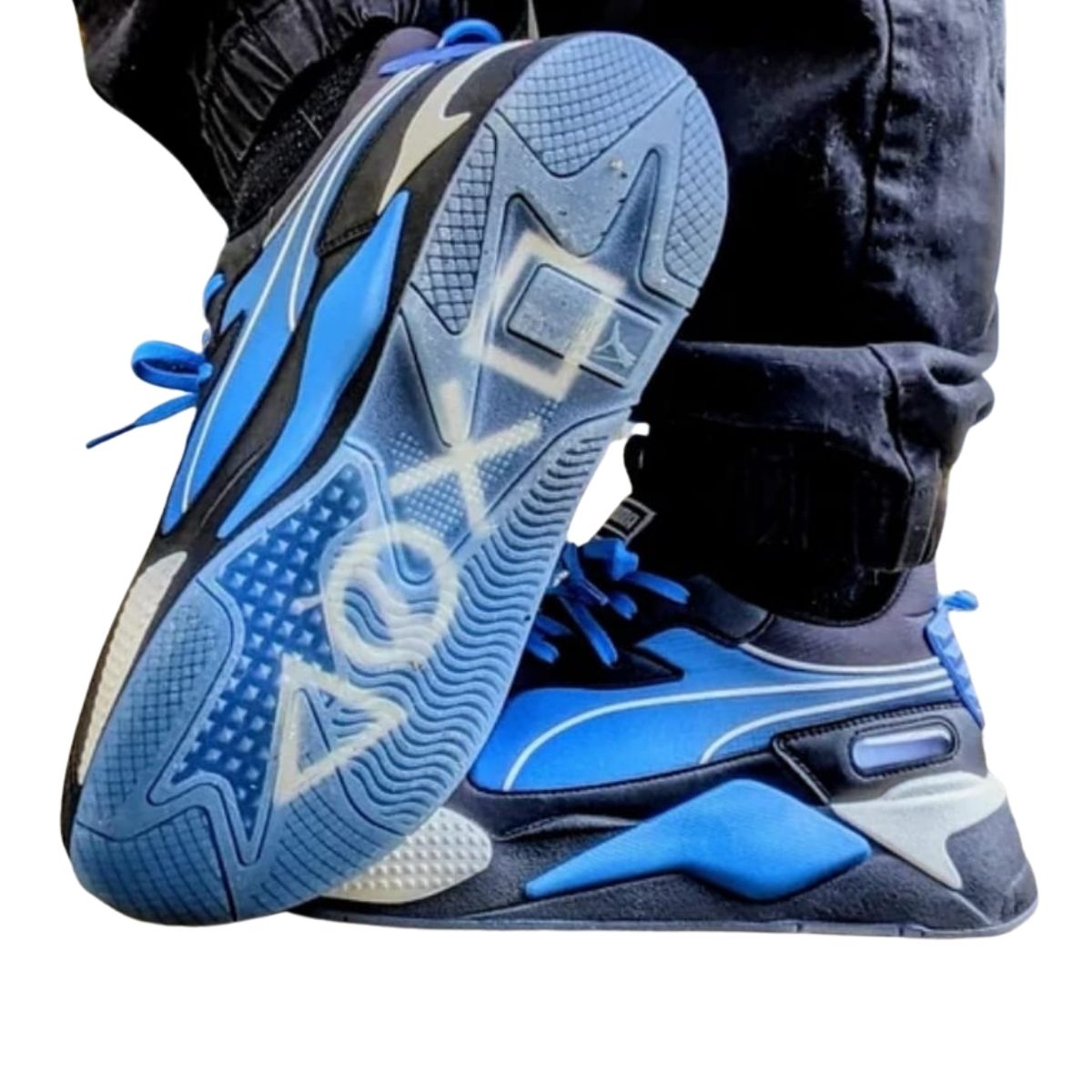 Comprar Zapatillas Puma RS-X Hombre 2025 Onlineshoppingcenterg ¿Buscas las auténticas Zapatillas Puma RS-X Hombre con los mejores precios y envío rápido? En Onlineshoppingcenterg tenemos los modelos más exclusivos, incluyendo las ediciones especiales PlayStation® y Toys, con garantía de originalidad.  Modelos Más Vendidos de Puma RS-X Hombre 1. Puma RS-X Playstation® (Edición Limitada) Características: Diseño inspirado en videojuegos, suela cómoda  Color principal: Azul neón con detalles grises  2. Puma RS-X Reinvention Lo más destacado: Estilo retro futurista, múltiples colores  Color más popular: RS-X Blancas y RS-X Negras  3. Puma RS-X Toys (Colección Exclusiva) Detalles especiales: Diseño colorido inspirado en juguetes  Perfectas para: Estilo urbano y coleccionistas  ¿Dónde Comprar Puma RS-X Hombre? En Onlineshoppingcenterg ofrecemos: Envíos a toda Colombia: Bogotá, Medellín, Cali, Barranquilla Entrega internacional: Estados Unidos, México, España Múltiples métodos de pago: Tarjetas, transferencias, contraentrega  Consejos para Elegir Tu Par Ideal Para estilo urbano: Elige las Puma RS-X Negras o Blancas  Para coleccionar: Las ediciones limitadas PlayStation® o Toys  Para mayor comodidad: Modelos RS-X Reinvention  ¿Cómo sé si mis Puma RS-X son de calidad? Etiquetas: Logo Puma perfectamente definido con códigos QR verificables Costuras: Precisas y sin hilos sueltos Suela: Tecnología RS (Running System) visible Caja: Original con detalles de fabricación En ONLINESHOPPINGCENTERG solo vendemos productos 100% auténticos  ¿Qué diferencia hay entre Puma RS-X y otros modelos Puma? RS-X: Estilo retro-futurista, suela gruesa, ideal para moda urbana RS-X3: Versión mejorada con más amortiguación RS Running System: Más enfocadas al running real ¿Cuál es el precio de las Puma RS-X Hombre? Rango de precios:  Modelos clásicos  Ediciones limitadas (PlayStation®/Toys)  Consulta nuestras ofertas en "Puma RS-X hombre rebaja"  ¿Cómo elegir mi talla correcta? Guía básica de tallas Puma RS-X:  US 8 = 26 cm (IT 41)  US 9 = 27 cm (IT 42)  US 10 = 28 cm (IT 43)  ¿Cuáles son los modelos más vendidos? Top 3 en 2025:  Puma RS-X Playstation® (edición coleccionista)  Puma RS-X Toys (diseños coloridos)  Puma RS-X Blancas/Negras (versión clásica)  ¿Hacen envíos internacionales? Sí, entregamos a:  Colombia (Bogotá, Medellín, Cali)  México, Estados Unidos, España  Resto de Latinoamérica y Europa  ¿Las Puma RS-X son buenas para correr? Uso recomendado:  Ideal para caminata y uso urbano  Para running profesional sugerimos modelos con más amortiguación  ¿Dónde comprar Puma RS-X Hombre outlet? En ONLINESHOPPINGCENTERG encuentras:  Precios competitivos vs tiendas oficiales  Ofertas exclusivas en modelos anteriores  Descuentos por compras múltiples  ¿Qué colores están disponibles? Gama 2025:  Clásicos: RS-X Blancas, RS-X Negras, RS-X Azul  Ediciones: PlayStation®, Toys, Reinvention  Envíos a Tu Ubicación Entregas en Colombia Zapatillas Puma RS-X en Bogotá: Envío express 24h  Zapatillas Puma RS-X en Medellín: Prueba en nuestro local  Zapatillas Puma RS-X en Cali: Descuentos para clientes locales  Otras ciudades:  Antioquia (Rionegro)  Santander (Bucaramanga)  Atlántico (Barranquilla)  Risaralda, Caldas (Manizales)  Huila, Tolima, Cundinamarca, Boyacá, Córdoba  Envíos Internacionales México: CDMX, Guadalajara, Monterrey  Centroamérica: Costa Rica, Guatemala  Europa: España (Madrid, Barcelona)  ¿Cómo Comprar en Onlineshoppingcenterg? 1️⃣ Selecciona tu modelo favorito (RS-X Playstation, Toys, etc.) 2️⃣ Elige tu talla exacta (usa nuestra guía) 3️⃣ Pago seguro (tarjetas, PayPal, transferencias) 4️⃣ Recibe en tu casa (1-5 días hábiles)  Oferta Especial: ¡10% OFF con el código PUMA10!